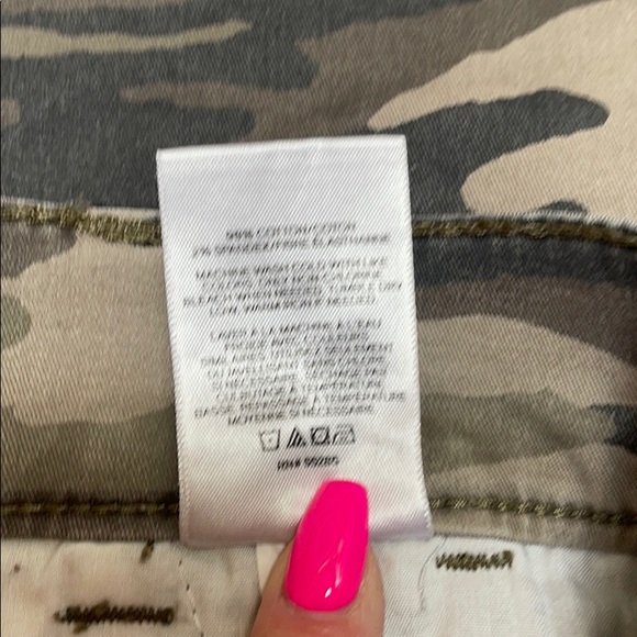 Express Camo Mid Rise Shorts - Picture 9 of 9